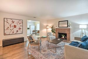 A seating area at Pet-Friendly Sacramento Home Near Downtown!