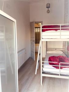 a room with two bunk beds and a mirror at El Nido: Una casita de ensueño in Deltebre