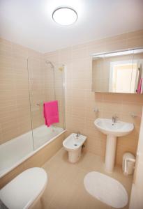a bathroom with a toilet and a sink and a shower at Beau studio meublé avec vue mer in Almerimar