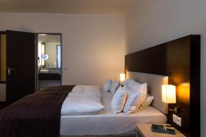 Postel nebo postele na pokoji v ubytování Hotel Esplanade Dortmund