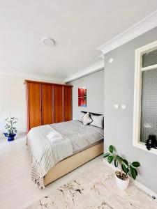 Postel nebo postele na pokoji v ubytování Great location.comfortable house