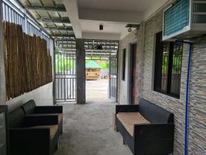 Χώρος καθιστικού στο Tagaytay Staycation House by Bea & RM