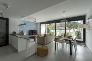 Kuchyňa alebo kuchynka v ubytovaní Prime Spanish Holidays - Marina Bay Apartment