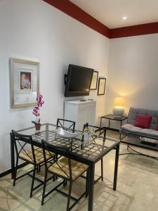 Televízia a/alebo spoločenská miestnosť v ubytovaní Apartament Alameda center