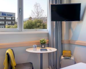 Телевизор и/или развлекательный центр в Ibis Budget Barcelona Viladecans
