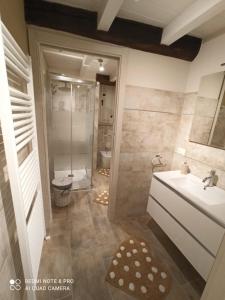 Imagen de la galería de Antico-Vicolo Appartamento Viviana, en Vercelli