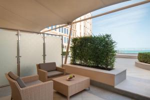 Een zitgedeelte bij The St. Regis Doha