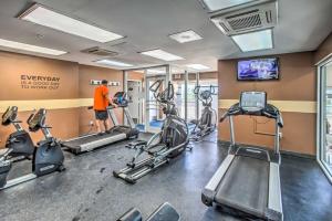Fitnes oz. oprema za telovadbo v nastanitvi Oceanfront Resort Condo in North Myrtle Beach