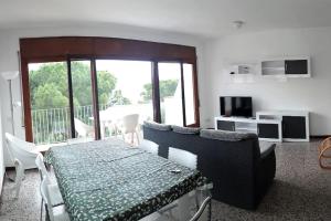 TV a/nebo společenská místnost v ubytování La Timba, Dúplex de 3 hab. con vistas excepcionales S3