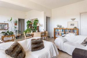 Posteľ alebo postele v izbe v ubytovaní Large Room e Small Private Bathroom Between Mondello Beach and Old Town! Free Park!