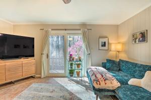 Φωτογραφία από το άλμπουμ του Spacious Stone Mountain Home with Fire Pit σε Stone Mountain