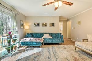 Φωτογραφία από το άλμπουμ του Spacious Stone Mountain Home with Fire Pit σε Stone Mountain