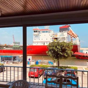 Fotografia z galérie ubytovania Appart T2 vue imprenable sur le canal et la mer v destinácii Port-la-Nouvelle