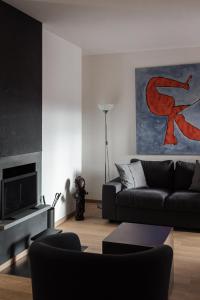 a living room with a couch and a tv at A casa di Rocco in Castel di Sangro