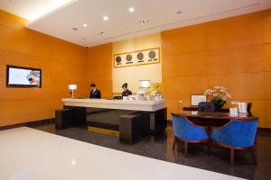 a lobby of a hotel with a reception desk at Fushin Hotel Taichung in Taichung