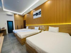 Postel nebo postele na pokoji v ubytování Ngọc Anh Hotel