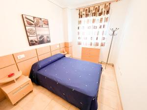 Łóżko lub łóżka w pokoju w obiekcie Jardines al Mar piscina y garaje