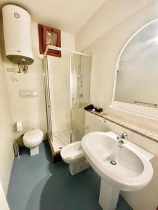 Um banheiro em Residence Porto Coda Cavallo