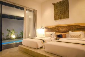 Postel nebo postele na pokoji v ubytování Kintsugi Private Villa Mandalika + 29 fotografií
