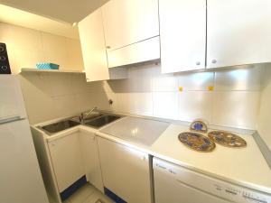 A cozinha ou cozinha compacta de Residence Porto Coda Cavallo