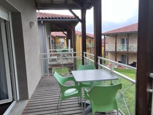 Balkón alebo terasa v ubytovaní Les bords de l'Aveyron