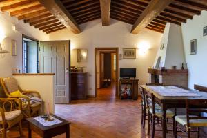 TV a/nebo společenská místnost v ubytování CASE&COLLINE Buonriposo