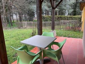 Vonkajšia záhrada v ubytovaní Les bords de l'Aveyron