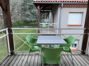 Balkón alebo terasa v ubytovaní Les bords de l'Aveyron