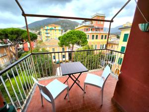 a balcony with a table and chairs on a balcony at Gambero rosso in Levanto