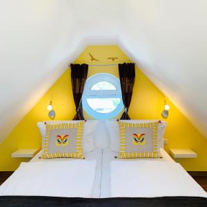 Ένα ή περισσότερα κρεβάτια σε δωμάτιο στο Ferienwohnungen Haus Sommerlust