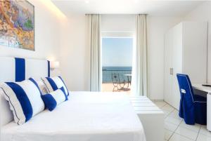 Postel nebo postele na pokoji v ubytování Hotel Bristol