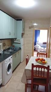 Kuchyň nebo kuchyňský kout v ubytování Casa EL CASTILLO ,a 5 kilómetros de la playa