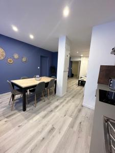 a dining room with a table and chairs at LE COSY - Classé 3 étoiles - Nay centre - Appartement in Nay