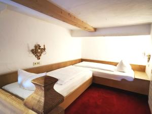 Postel nebo postele na pokoji v ubytování Gasthof & Hotel Zur Post