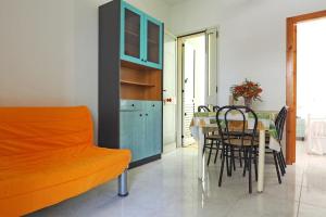 Χώρος καθιστικού στο Bilocale Robinia 1 by Salento Affitti +7 φωτογραφίες