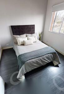 Ένα ή περισσότερα κρεβάτια σε δωμάτιο στο HERMOSO DÚPLEX NECOCHEA