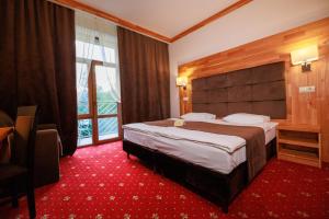 Postel nebo postele na pokoji v ubytování Romantik Spa Hotel