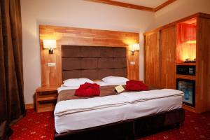 Postel nebo postele na pokoji v ubytování Romantik Spa Hotel