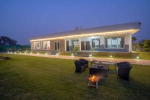 Foto dalla galleria di Luxury Farmhouse Stay, Pure Vegetarian- Santushti Farm, NCR a Tibri