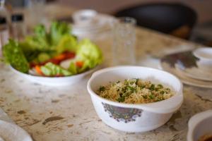 Foto dalla galleria di Luxury Farmhouse Stay, Pure Vegetarian- Santushti Farm, NCR a Tibri