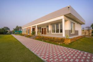 Foto dalla galleria di Luxury Farmhouse Stay, Pure Vegetarian- Santushti Farm, NCR a Tibri