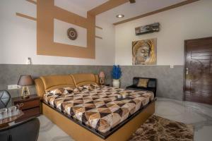 Foto dalla galleria di Luxury Farmhouse Stay, Pure Vegetarian- Santushti Farm, NCR a Tibri
