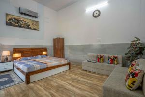 Foto dalla galleria di Luxury Farmhouse Stay, Pure Vegetarian- Santushti Farm, NCR a Tibri