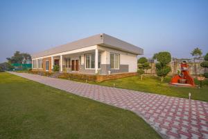 Foto dalla galleria di Luxury Farmhouse Stay, Pure Vegetarian- Santushti Farm, NCR a Tibri