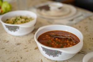 Foto dalla galleria di Luxury Farmhouse Stay, Pure Vegetarian- Santushti Farm, NCR a Tibri