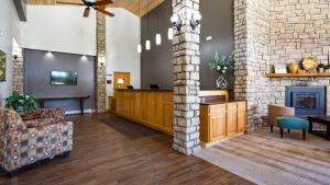 a lobby with a waiting area with a fireplace at Best Western Vista Inn in Buena Vista