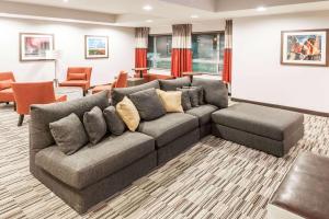 Posezení v ubytování Microtel Inn & Suites by Wyndham Fort Saint John