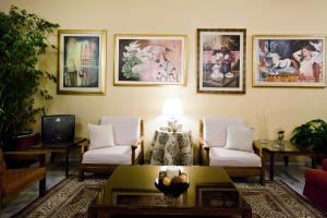A seating area at Kouros Hotel