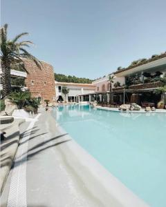 Piscina a Hacienda Na Xamena, Ibiza o a prop