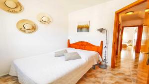 Posteľ alebo postele v izbe v ubytovaní VACAY Villa Mateua, a paso de playa, en Costa Brava, L'Escala!
